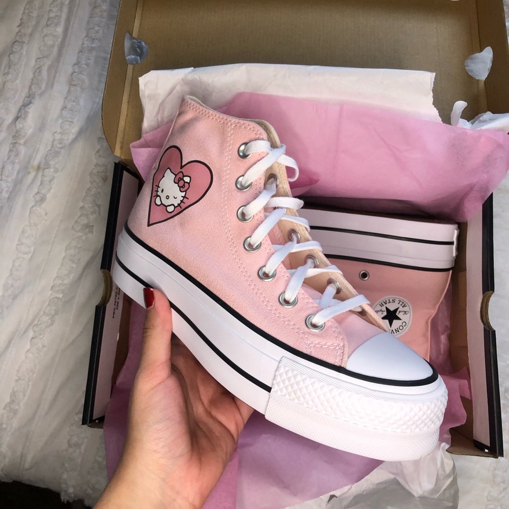 Hello Kitty converse - Picture 3 of 7
